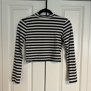 Long sleeve black and white crop top